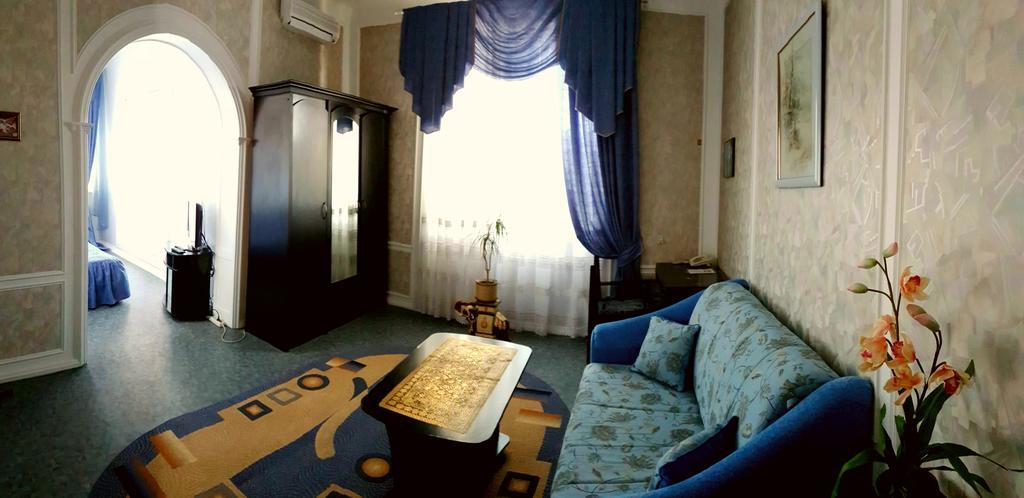 Versal Hotel Chersoń Zewnętrze zdjęcie